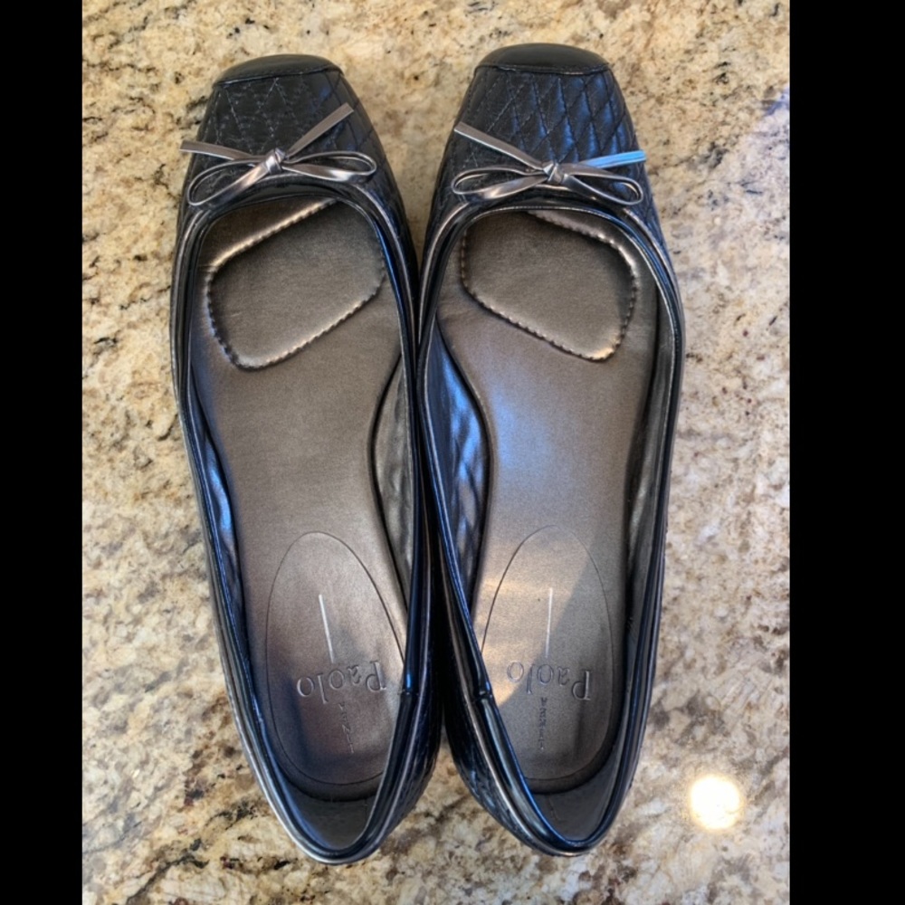 Linea Paolo Black Leather Flats